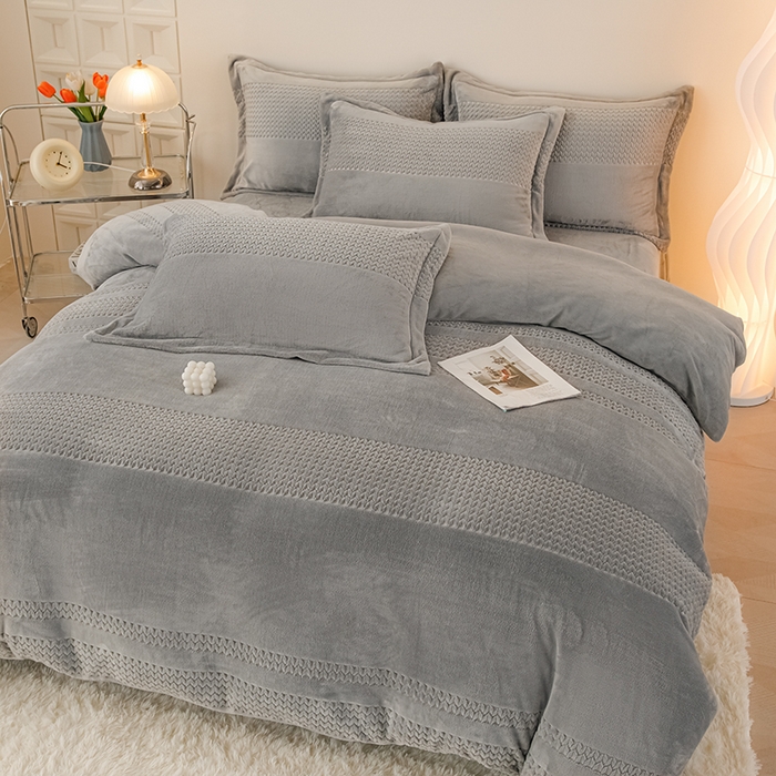 91家纺网 家纺一手货源 找家纺 新品牛奶绒烂花230克四件套可定做 提花灰