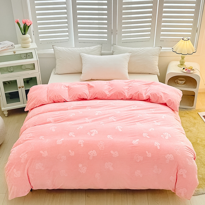 91家纺网 家纺一手货源 找家纺 新款全消光210克婴儿绒宝宝绒压花单被套定做定制尺寸 宝宝绒-粉蘑菇