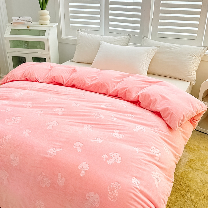 91家纺网 家纺一手货源 找家纺 新款全消光210克婴儿绒宝宝绒压花单被套定做定制尺寸 宝宝绒-粉蘑菇