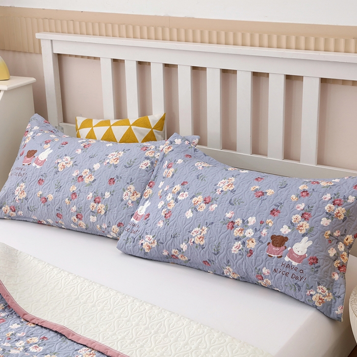 91家纺网 家纺一手货源 找家纺 40支全棉夹棉绗缝13372简约款印花多功能床盖夏被凉席 花兔情缘