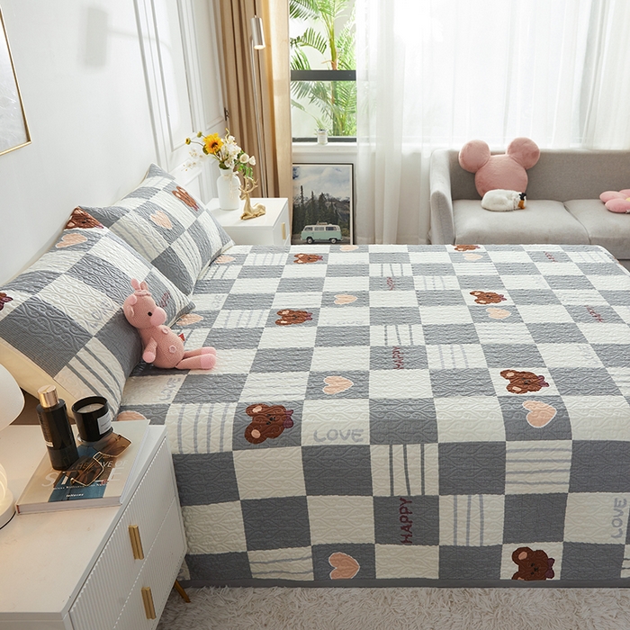 91家纺网 家纺一手货源 找家纺 40支全棉夹棉绗缝13372简约款印花多功能床盖夏被凉席 小熊布奇