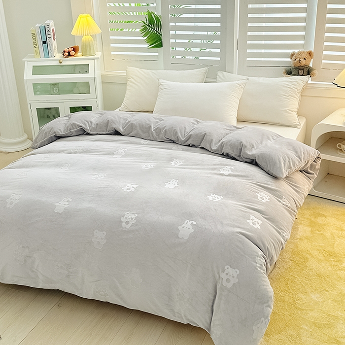 91家纺网 家纺一手货源 找家纺 新款全消光210克婴儿绒宝宝绒压花单被套定做定制尺寸 宝宝绒-灰小熊