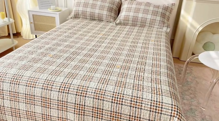 91家纺网 家纺一手货源 找家纺 40支全棉夹棉绗缝13372简约款印花多功能床盖夏被凉席 切尔西