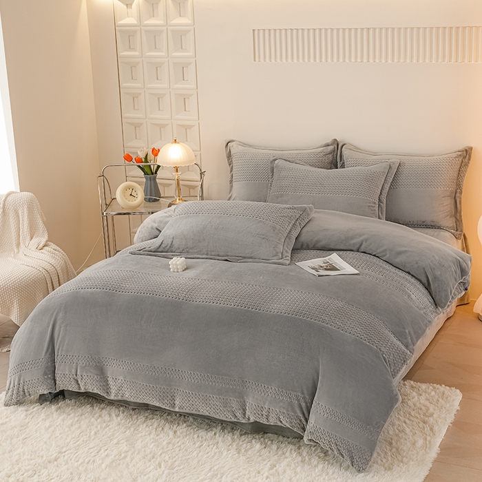 91家纺网 家纺一手货源 找家纺 新品牛奶绒烂花230克四件套可定做 提花灰