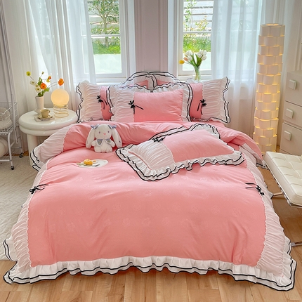 91家纺网 家纺一手货源 找家纺 逸尚阁 2023新款高支密水洗磨毛花边四件套-塔塔 塔塔-樱桃粉