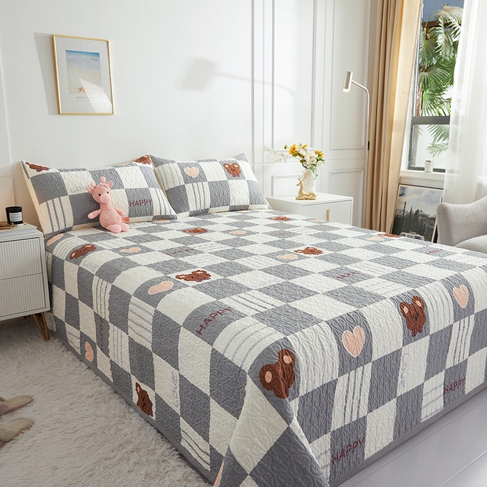 91家纺网 家纺一手货源 找家纺 40支全棉夹棉绗缝13372简约款印花多功能床盖夏被凉席 小熊布奇