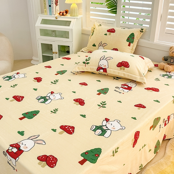 91家纺网 家纺一手货源 找家纺 新款230克印花牛奶绒床单定制定做尺寸  草莓兔