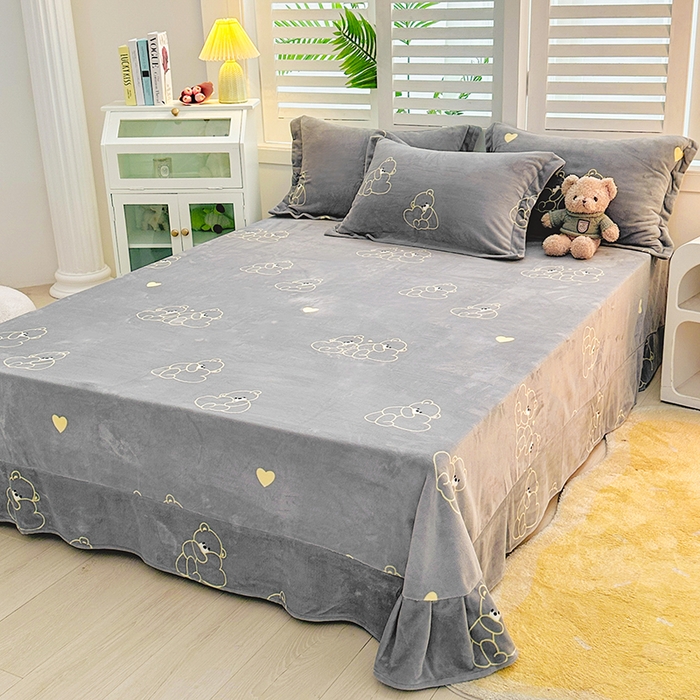 91家纺网 家纺一手货源 找家纺 新款230克印花牛奶绒床单定制定做尺寸  爱心熊