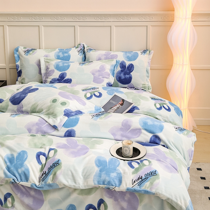 91家纺网 家纺一手货源 找家纺 新款230克高克重印花牛奶绒四件套定做定制尺寸 缤纷世界