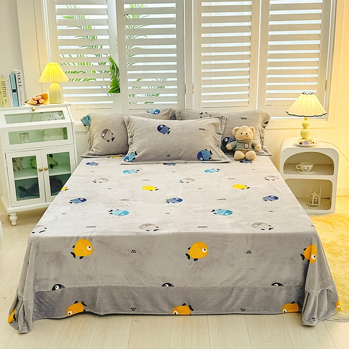 91家纺网 家纺一手货源 找家纺 新款230克印花牛奶绒床单定制定做尺寸  开心鱼