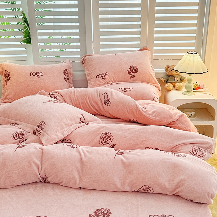 91家纺网 家纺一手货源 找家纺 新款230克高克重印花牛奶绒四件套定做定制尺寸 玫瑰