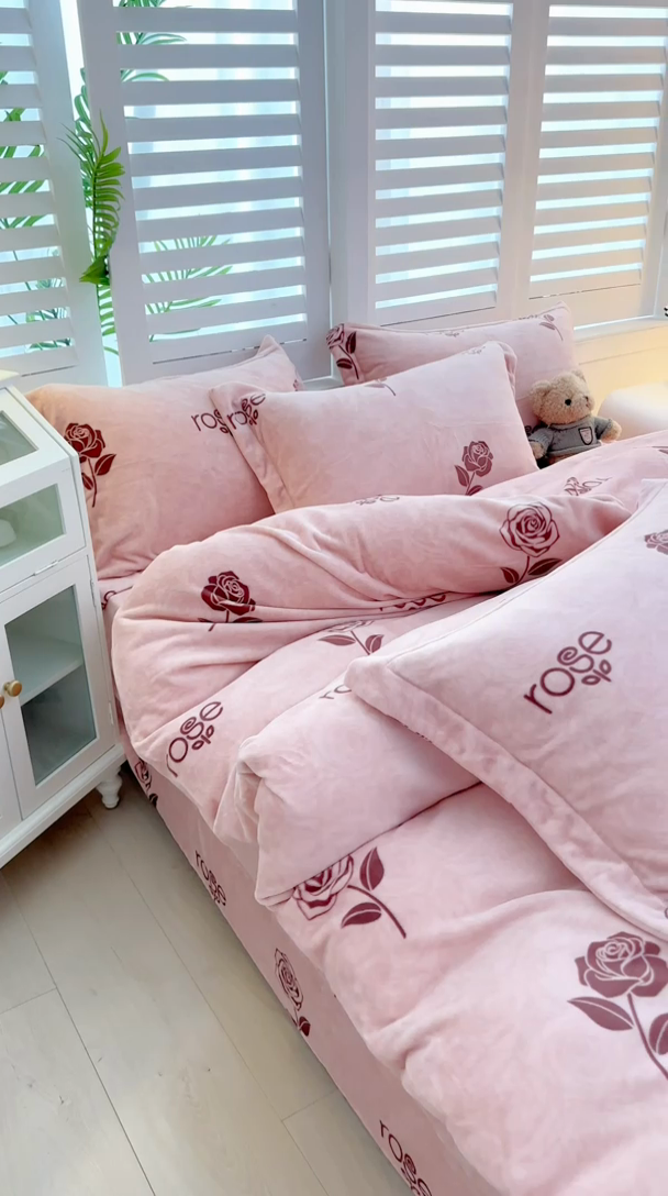 91家纺网 家纺一手货源 找家纺 新款230克高克重印花牛奶绒四件套定做定制尺寸 玫瑰