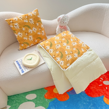 91家纺网 家纺一手货源 找家纺 番茄+ 2023新款多功能磨毛亲肤抱枕被 小维菊黄