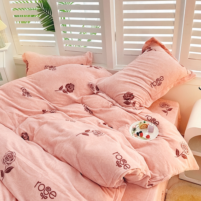 91家纺网 家纺一手货源 找家纺 新款230克高克重印花牛奶绒四件套定做定制尺寸 玫瑰