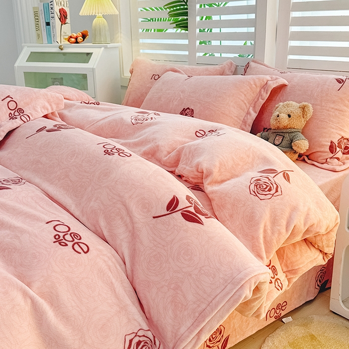 91家纺网 家纺一手货源 找家纺 新款230克高克重印花牛奶绒四件套定做定制尺寸 玫瑰