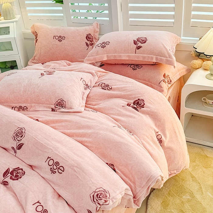 91家纺网 家纺一手货源 找家纺 新款230克高克重印花牛奶绒四件套定做定制尺寸 玫瑰