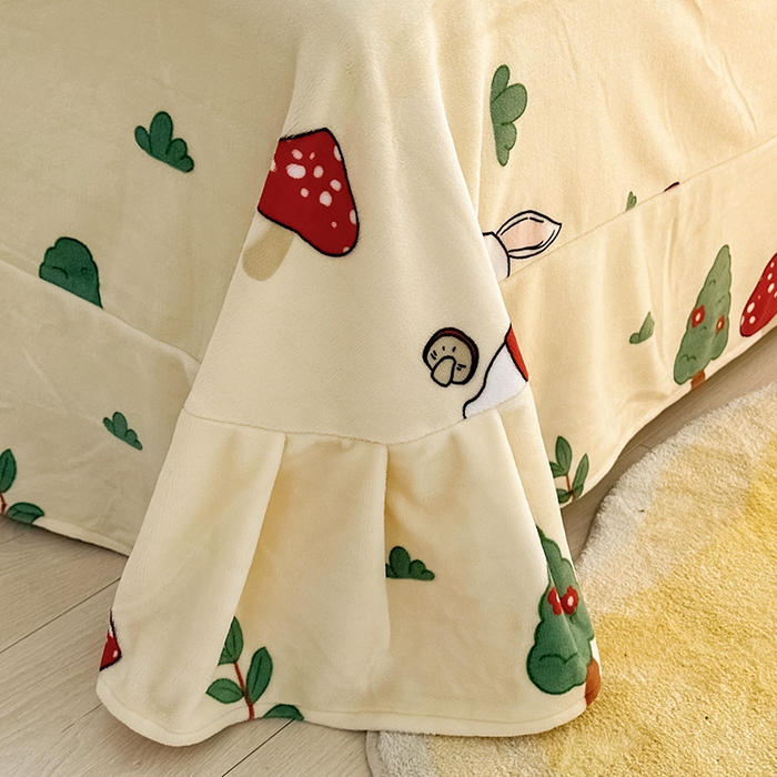 91家纺网 家纺一手货源 找家纺 新款230克印花牛奶绒床单定制定做尺寸  草莓兔