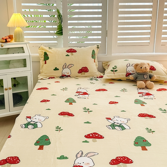 91家纺网 家纺一手货源 找家纺 新款230克印花牛奶绒床单定制定做尺寸  草莓兔