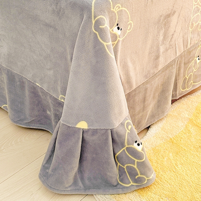 91家纺网 家纺一手货源 找家纺 新款230克印花牛奶绒床单定制定做尺寸  爱心熊