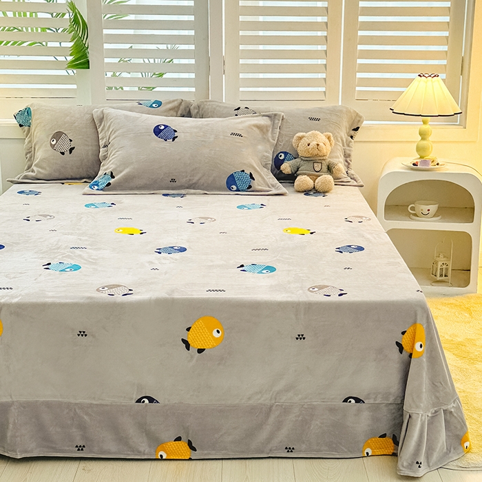 91家纺网 家纺一手货源 找家纺 新款230克印花牛奶绒床单定制定做尺寸  开心鱼