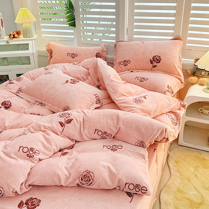 91家纺网 家纺一手货源 找家纺 新款230克高克重印花牛奶绒四件套定做定制尺寸 玫瑰