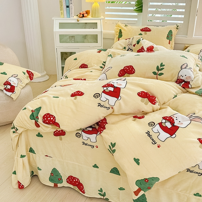 91家纺网 家纺一手货源 找家纺 新款230克高克重印花牛奶绒四件套定做定制尺寸 草莓兔