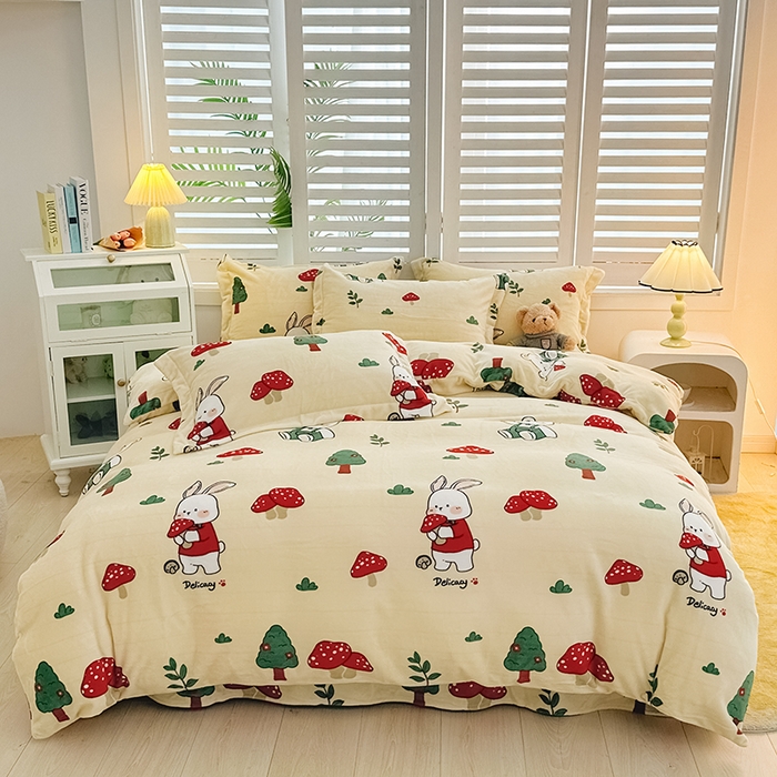 91家纺网 家纺一手货源 找家纺 新款230克高克重印花牛奶绒四件套定做定制尺寸 草莓兔