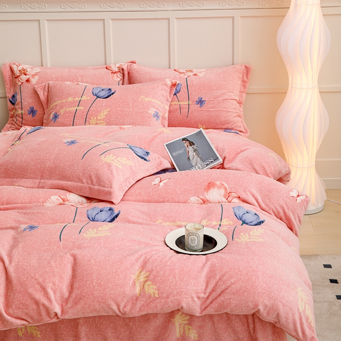 91家纺网 家纺一手货源 找家纺 新款230克高克重印花牛奶绒四件套定做定制尺寸 花开那年