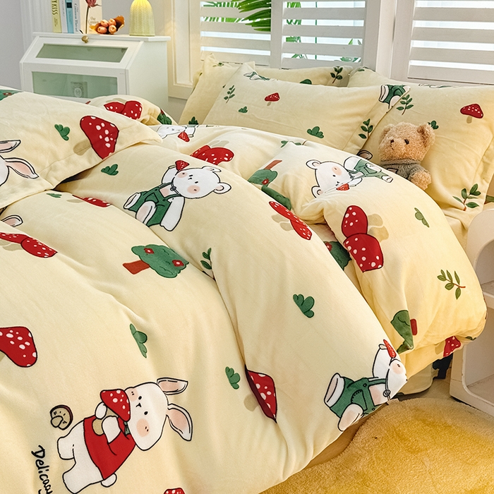 91家纺网 家纺一手货源 找家纺 新款230克高克重印花牛奶绒四件套定做定制尺寸 草莓兔