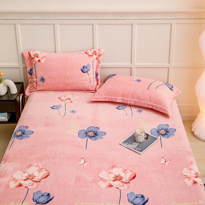 91家纺网 家纺一手货源 找家纺 新款230克印花牛奶绒床单定制定做尺寸  花开那年