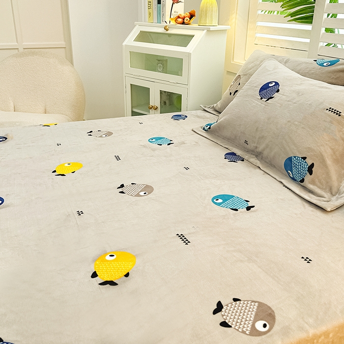 91家纺网 家纺一手货源 找家纺 新款230克印花牛奶绒床单定制定做尺寸  开心鱼