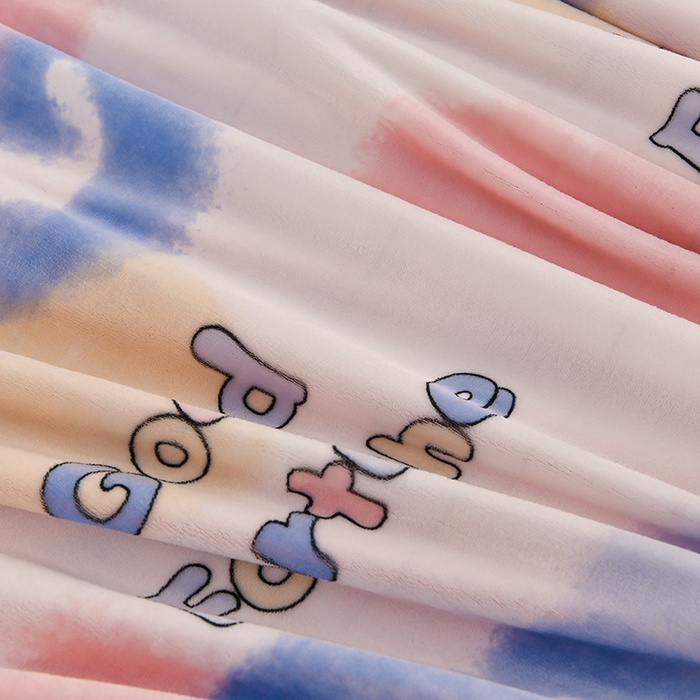 91家纺网 家纺一手货源 找家纺 牵梦萦家纺 2025新款牛奶绒印花四件套系列 怦然心动