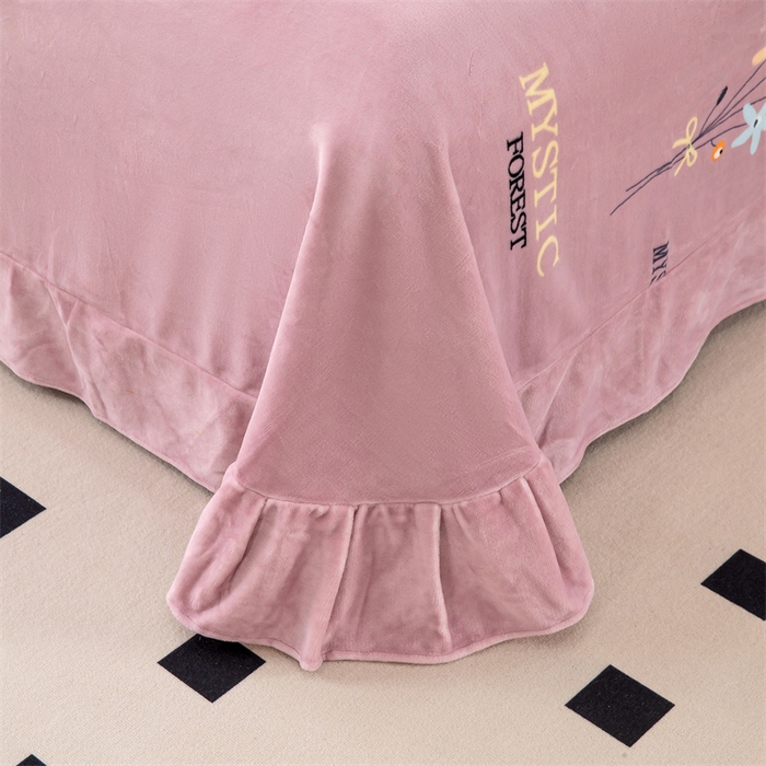 91家纺网 家纺一手货源 找家纺 优姿家纺 2024新款加厚全消光牛奶棉印花四件套 唯美小镇紫