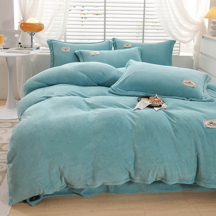 91家纺网 家纺一手货源 找家纺 优姿家纺 2024新款加厚全消光牛奶棉印花四件套 湖水蓝