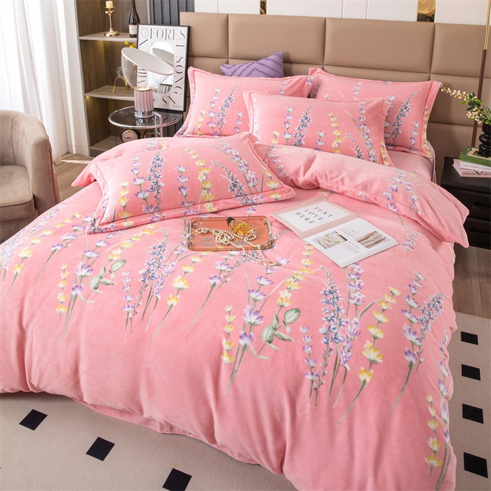 91家纺网 家纺一手货源 找家纺 优姿家纺 2024新款加厚全消光牛奶棉印花四件套 薰衣草粉