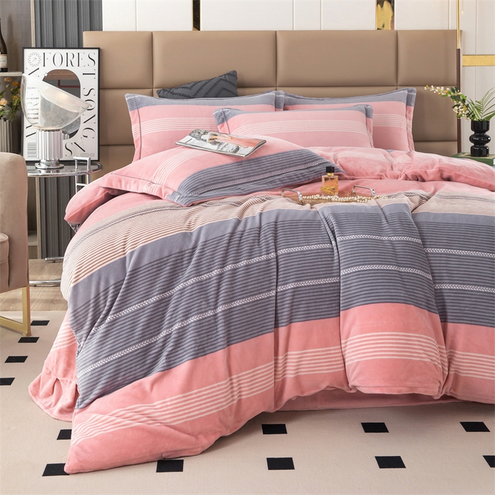 91家纺网 家纺一手货源 找家纺 优姿家纺 2024新款加厚全消光牛奶棉印花四件套 伊洛克粉