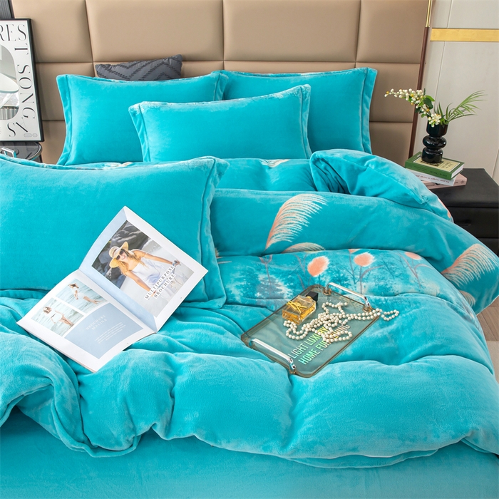 91家纺网 家纺一手货源 找家纺 优姿家纺 2024新款加厚全消光牛奶棉印花四件套 隐约森林兰