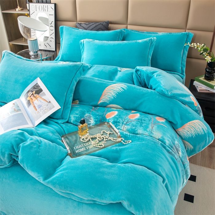 91家纺网 家纺一手货源 找家纺 优姿家纺 2024新款加厚全消光牛奶棉印花四件套 隐约森林兰