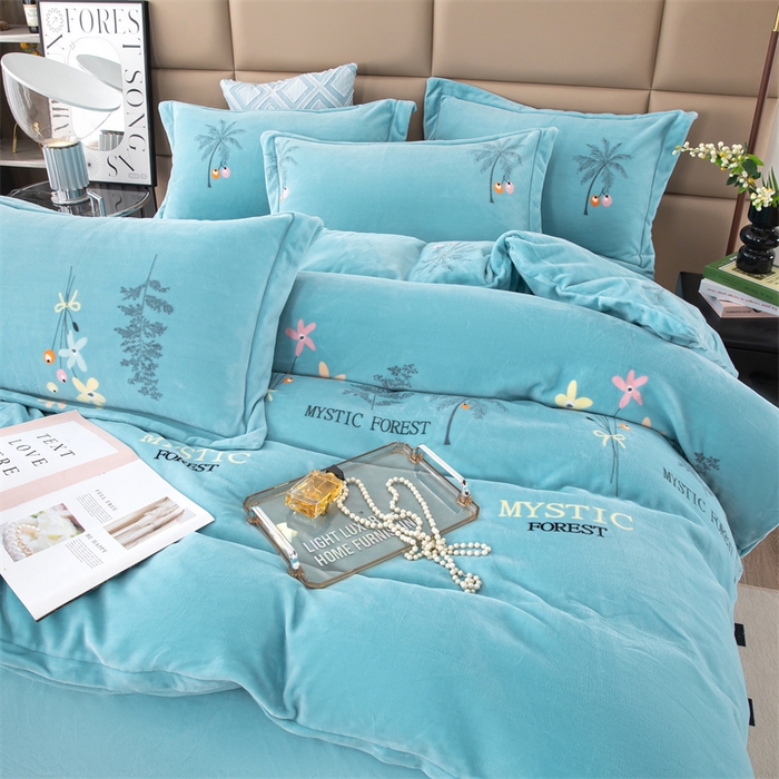 91家纺网 家纺一手货源 找家纺 优姿家纺 2024新款加厚全消光牛奶棉印花四件套 唯美小镇蓝