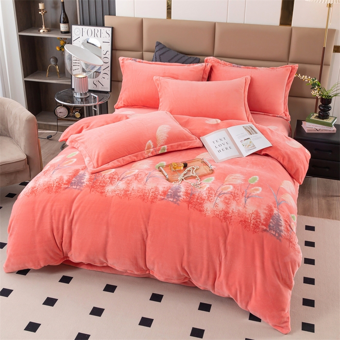 91家纺网 家纺一手货源 找家纺 优姿家纺 2024新款加厚全消光牛奶棉印花四件套 隐约森林红