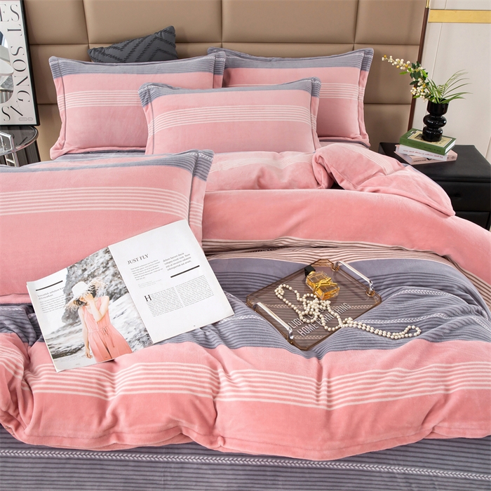 91家纺网 家纺一手货源 找家纺 优姿家纺 2024新款加厚全消光牛奶棉印花四件套 伊洛克粉