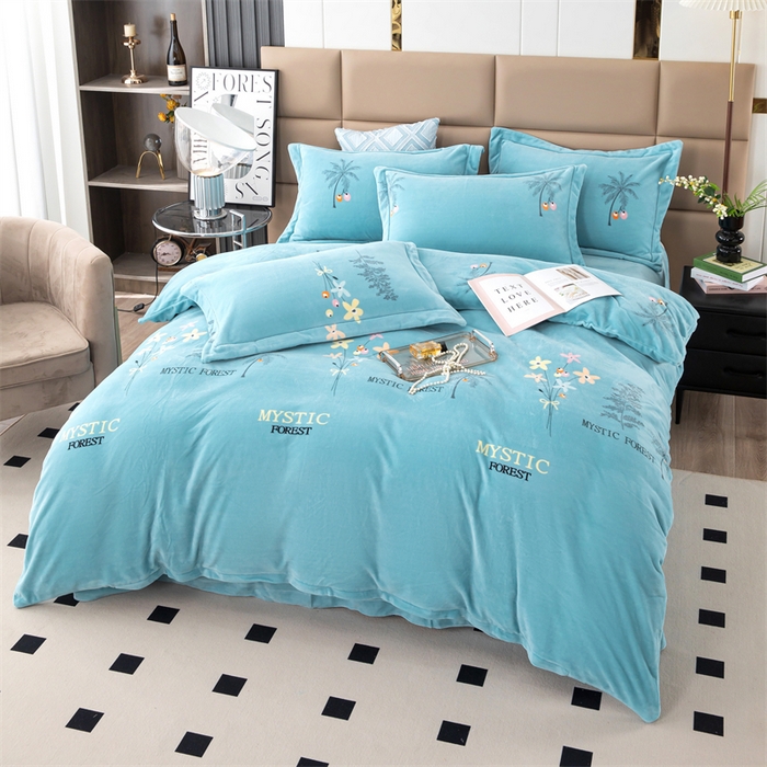 91家纺网 家纺一手货源 找家纺 优姿家纺 2024新款加厚全消光牛奶棉印花四件套 唯美小镇蓝