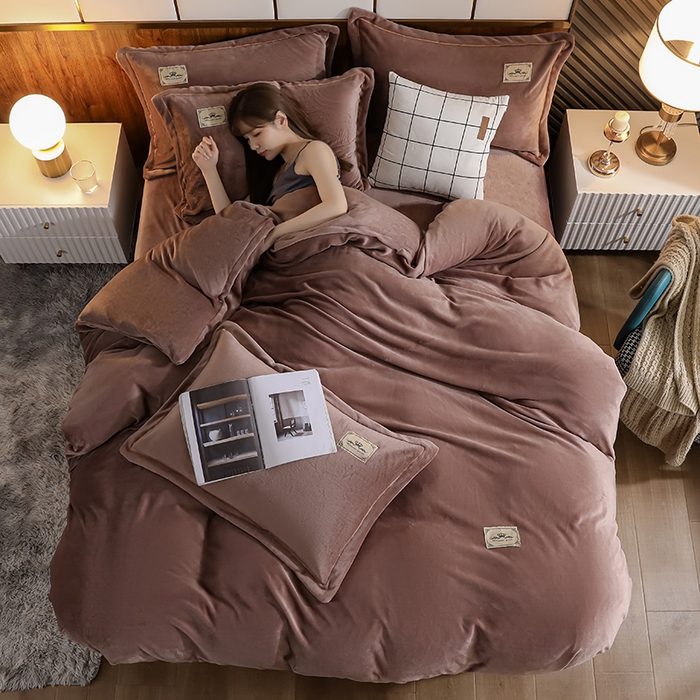 91家纺网 家纺一手货源 找家纺 优姿家纺 2024新款加厚全消光牛奶棉印花四件套 豆沙坨