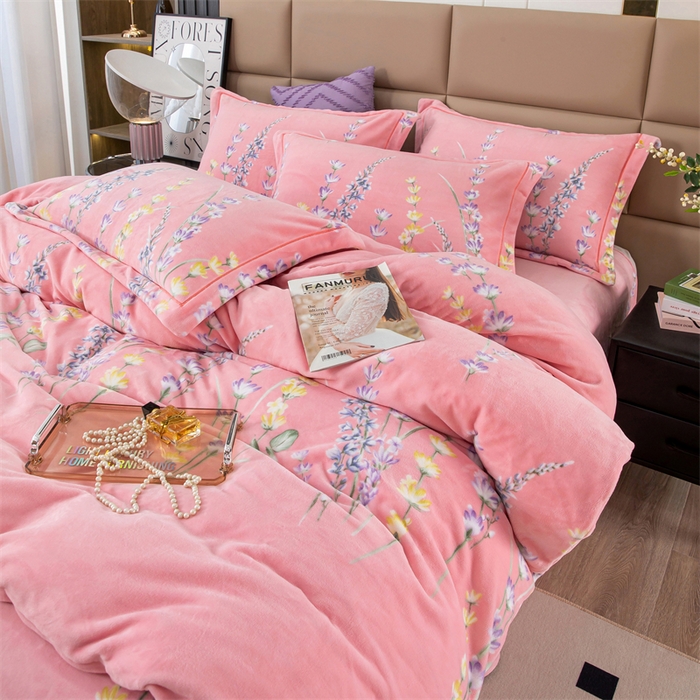 91家纺网 家纺一手货源 找家纺 优姿家纺 2024新款加厚全消光牛奶棉印花四件套 薰衣草粉