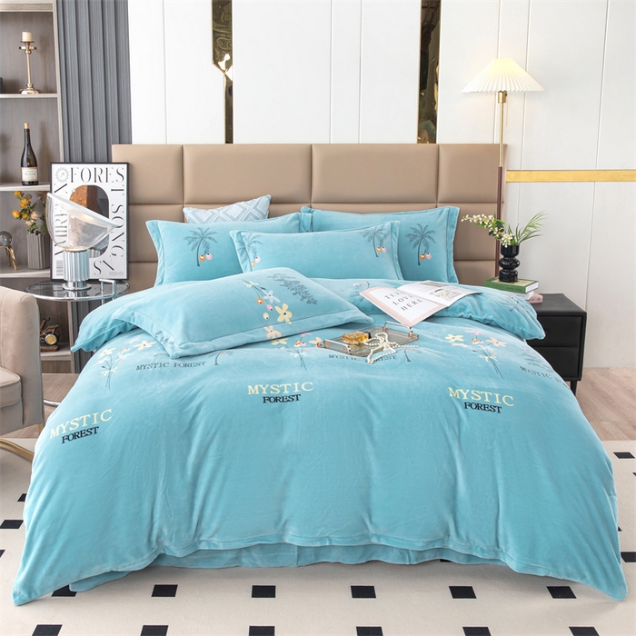 91家纺网 家纺一手货源 找家纺 优姿家纺 2024新款加厚全消光牛奶棉印花四件套 唯美小镇蓝