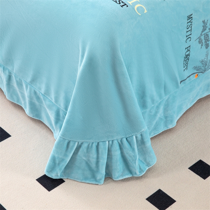 91家纺网 家纺一手货源 找家纺 优姿家纺 2024新款加厚全消光牛奶棉印花四件套 唯美小镇蓝