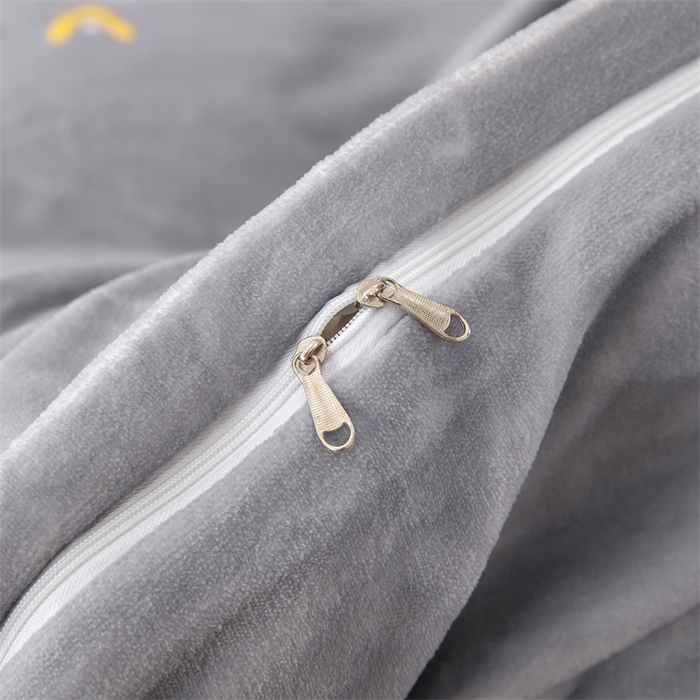 91家纺网 家纺一手货源 找家纺 优姿家纺 2024新款加厚全消光牛奶棉印花四件套 玩趣字母灰