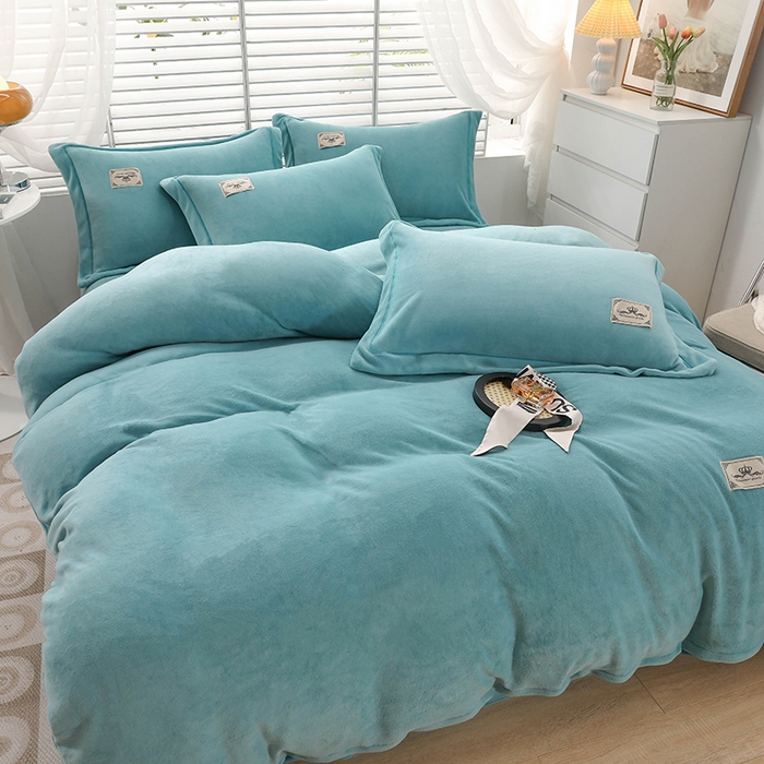 91家纺网 家纺一手货源 找家纺 优姿家纺 2024新款加厚全消光牛奶棉印花四件套 湖水蓝