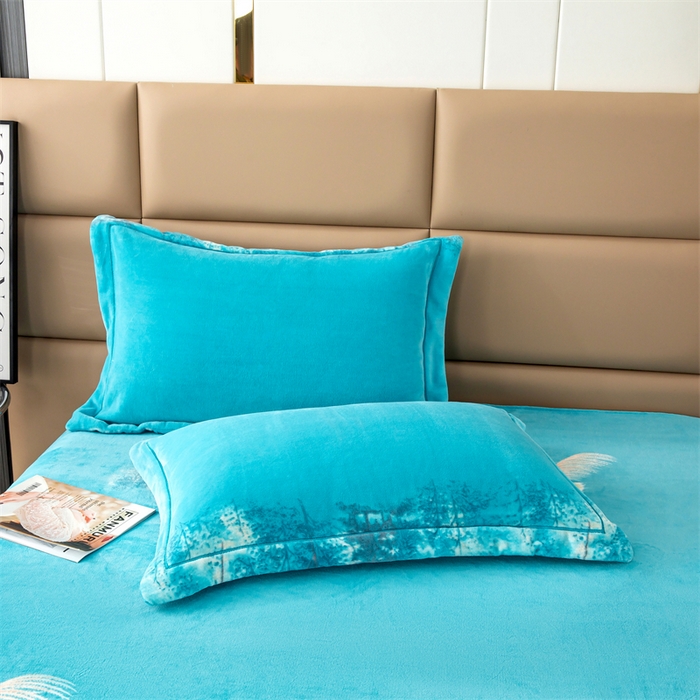 91家纺网 家纺一手货源 找家纺 优姿家纺 2024新款加厚全消光牛奶棉印花四件套 隐约森林兰