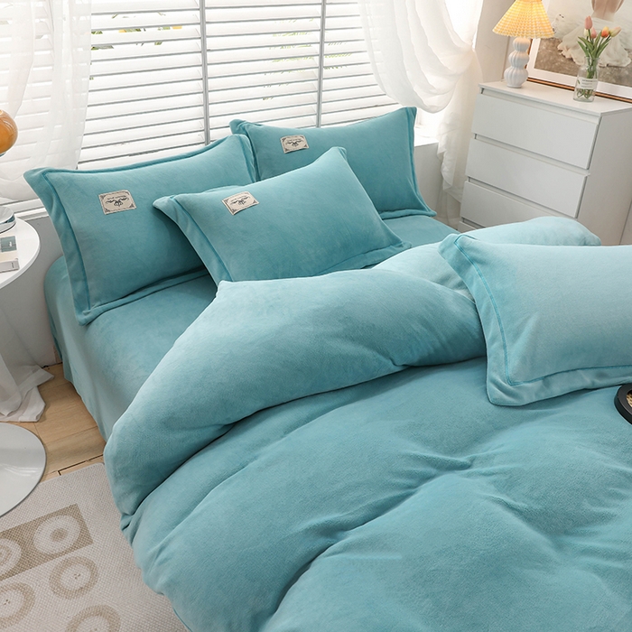 91家纺网 家纺一手货源 找家纺 优姿家纺 2024新款加厚全消光牛奶棉印花四件套 湖水蓝